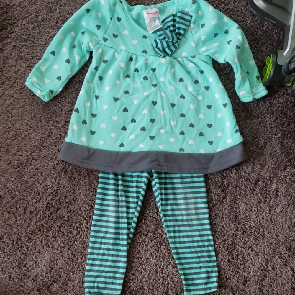 Baby girl winter outfit, like new. Size 18M